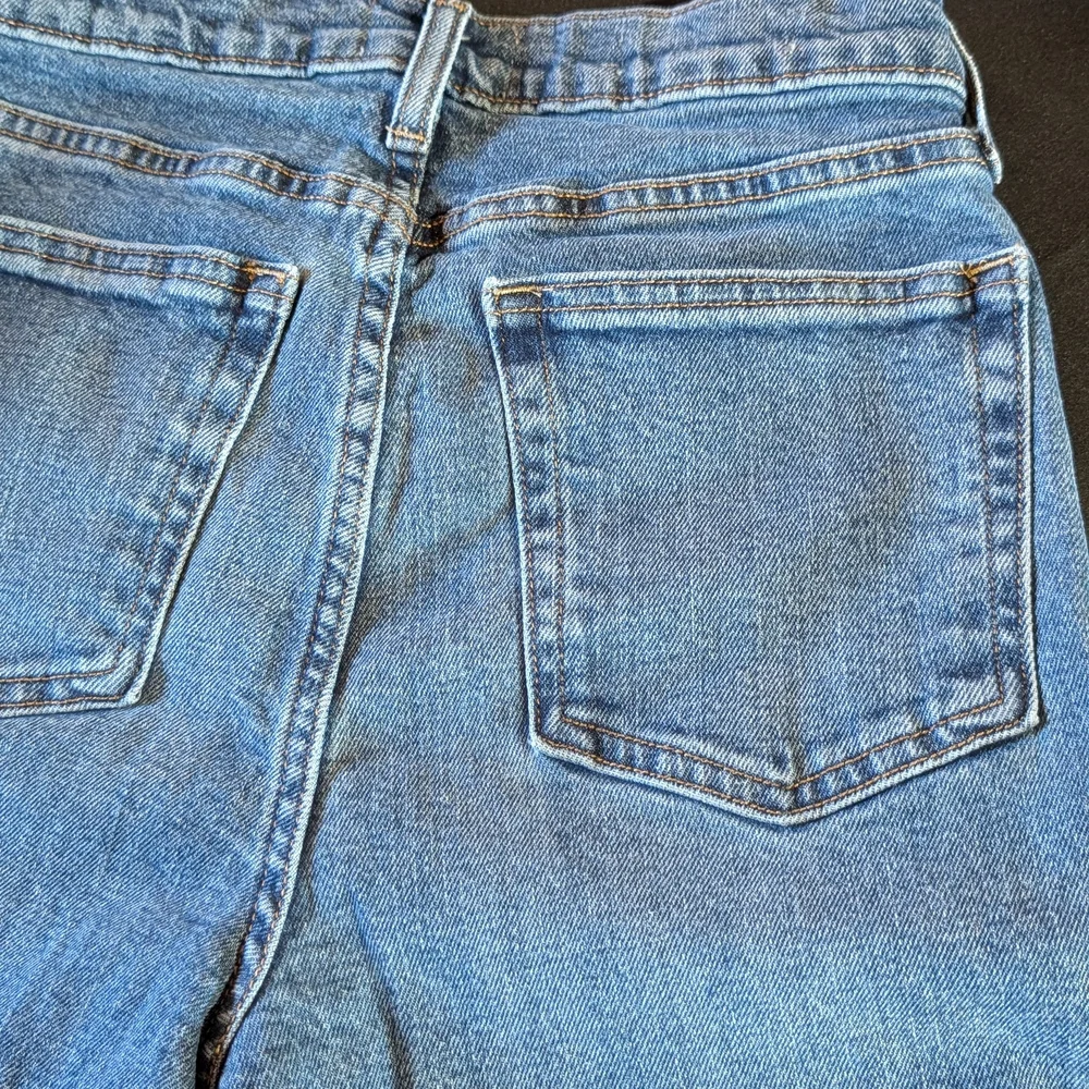 Universal Thread Jeans Women's Size 6R Slim Mid Rise Fringe Hem Straight